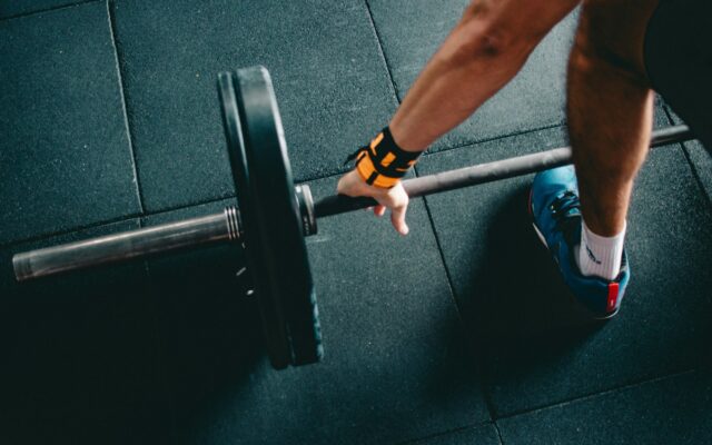 Functional fitness training, representing CrossFit