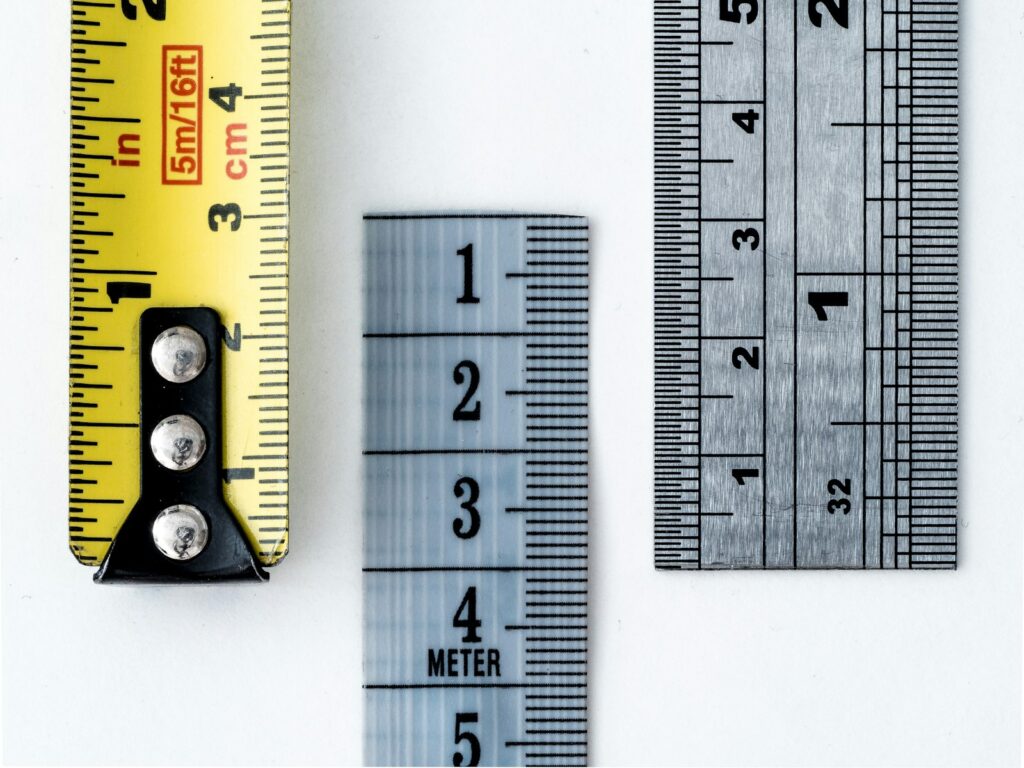 Measuring tapes, representing the difference between visceral and subcutaneous fat